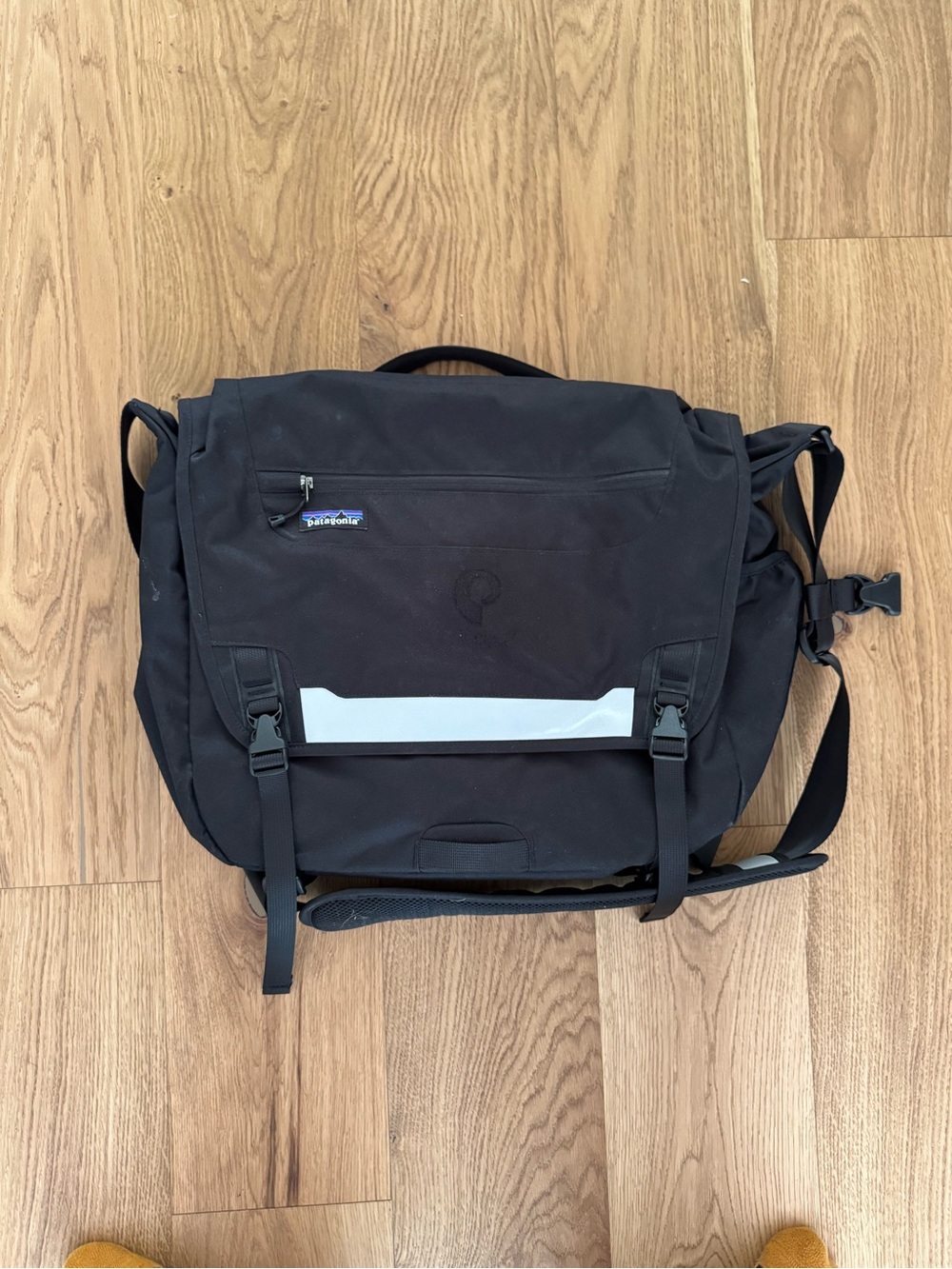 Patagonia Messenger Bag Black Half Mass Laptop Shoulder Crossbody Reflective